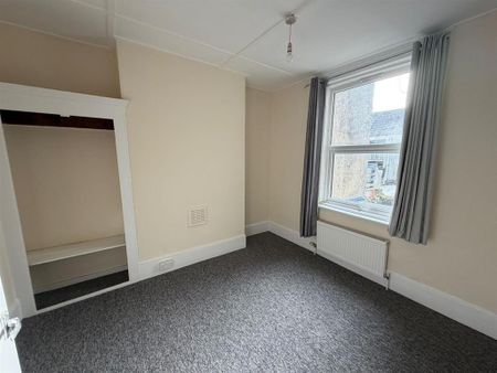 3 bedroom maisonette to rent - Photo 4