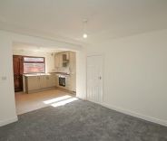 3 bed House - Terraced for Rent - Photo 2
