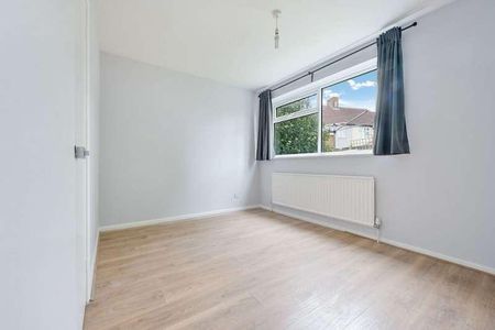 Bromley Road, London, SE6 - Photo 2