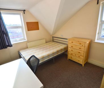 3 bedroom apartment to rent - Photo 4