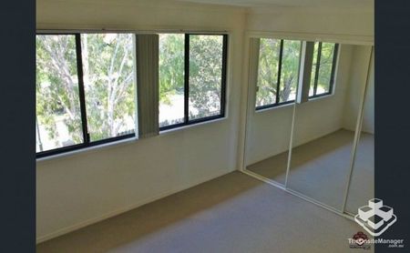 3-Bedroom Townhouse in Upper Coomera â Ideal Location, Resort-Style Living - Photo 2