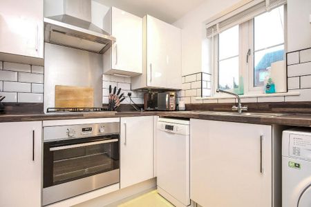 3 bedroom semi-detached house to rent - Photo 4