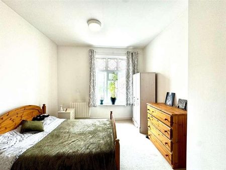 Modern One Bedroom Flat With Parking, Cleggs Court, Central Wantage, OX12 - Photo 5