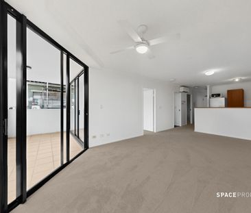 Charming Spring Hill Living Awaits You - Photo 1