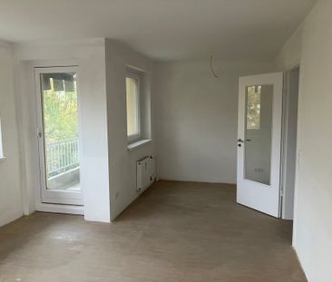 Großes Wohnzimmer und sonnige Loggia – Ihr perfektes Zuhause in Fal... - Photo 1