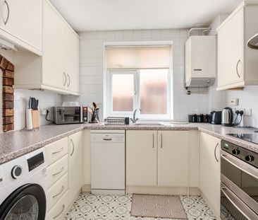 Aileen Gardens, Camberley, Surrey, GU15 - Photo 6