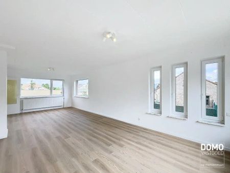 Gerenoveerde woning met tuin en inpandige garage gelegen te Spalbeek, 2 slaapkamers, 140m² bewoonbare oppervlakte, Energielabel C - Photo 3