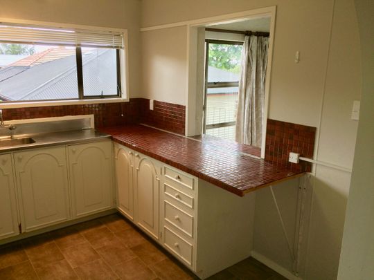 Convenient Living in Central Hamilton - Photo 1