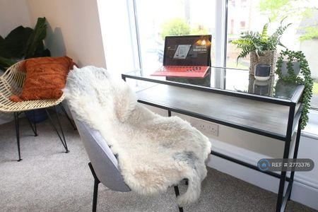 1 bedroom in a house share to rent - Photo 4