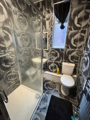 Room in a Shared Flat, Ashley Lane, M9 - Photo 1