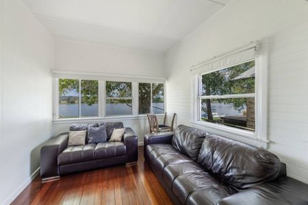 EXECUTIVE RIVERFRONT RENTAL - Photo 3