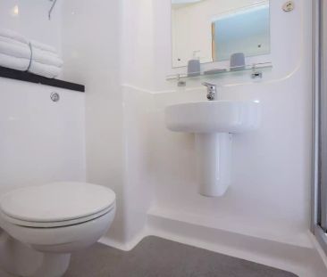 Bronze Ensuite - Photo 3