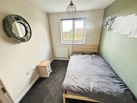 1 bedroom in a house share to rent - Photo 3