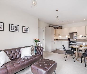 1 bed apartment to rent in Market Gate, Dickens Heath, Shirley - Photo 2