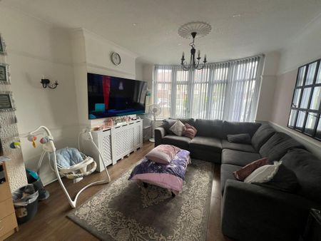 3 bedroom semi-detached house to rent - Photo 2