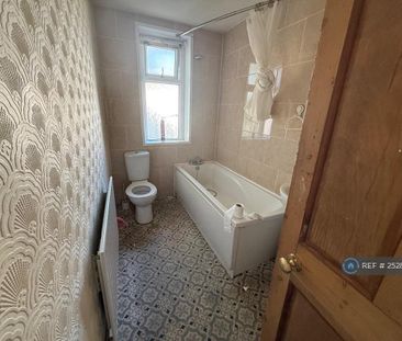 4 bedroom terraced house to rent - Photo 5