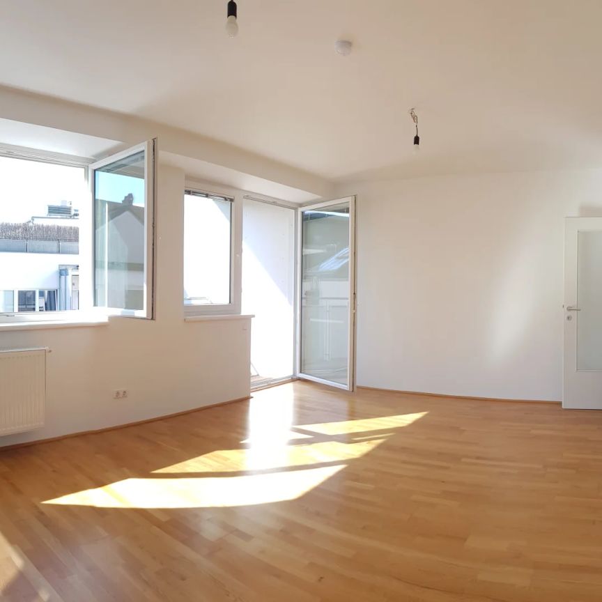 Ihr neues Zuhause: Lichtdurchflutete Wohnung mit Loggia - Photo 1