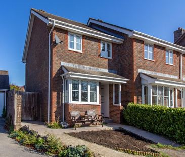 2 bedroom end of terrace house to rent - Photo 4