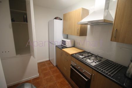 1 bedroom in a flat share to rent - Photo 4