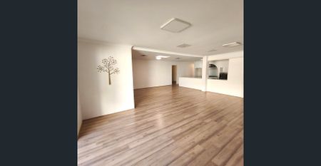 FAMILY HOME IN IDEAL LOCATION - Photo 3