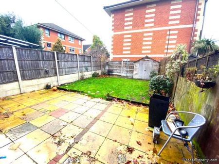 2 bedroom property to rent in London - Photo 4