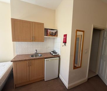 Studio Flat, Redbourne Avenue, N3 - Photo 5