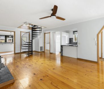 Stylish Family Home with Pool, Bar & Balcony in Prime Werribee Loca... - Photo 1