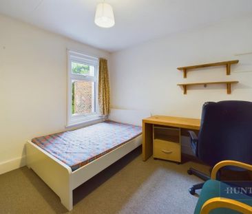 4 bedroom terraced house to rent - Photo 2