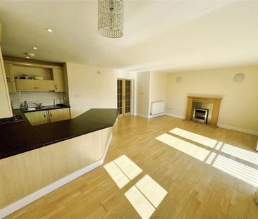 2 bedroom flat to rent - Photo 2