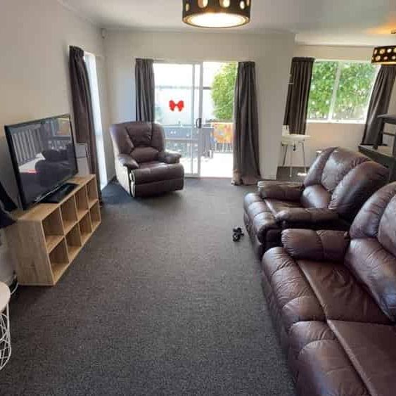 Spacious Family Home with Garage & Heat Pump - Photo 1