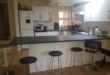 5 Bed Detached House, Highfield Lane, SO17 - Photo 5