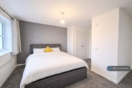 4 bedroom detached house to rent - Photo 5