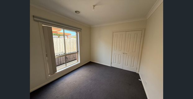 Low maintenance family home - Photo 1