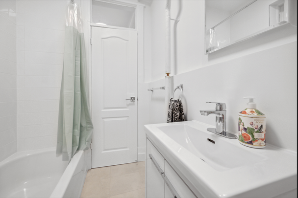 Entire Apartment - Charles St - Photo 1