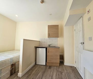 Studio Flat, Ashbourne Parade, W5 - Photo 4
