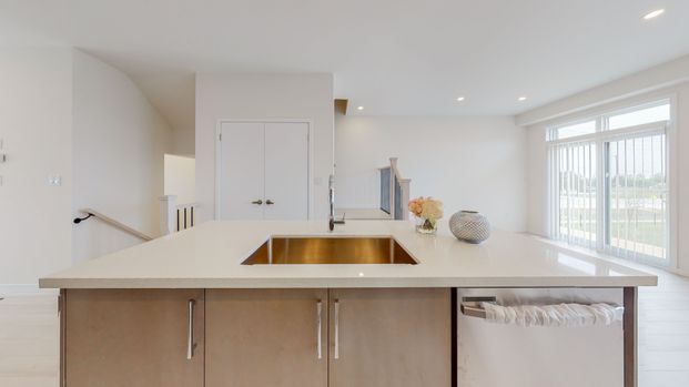 For Lease - 10 Seacoasts Circle, Vaughan, Ontario - Photo 1