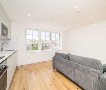 Kingsley Road, Haydon's Road, SW19, London - Photo 2