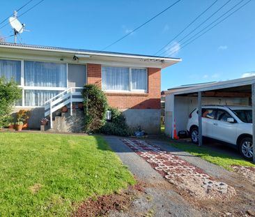 Freshly Renovated brick and tile! - Photo 6