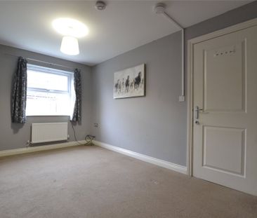 Locking Drive Kingsway, Quedgeley, Gloucester, Gloucestershire, GL2 - Photo 4