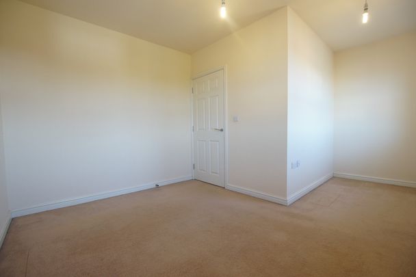 4 bedroom Town House to let - Photo 1