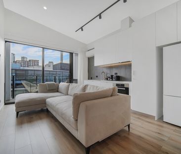 Step out to Victoria Park and the Viaduct. - Photo 1