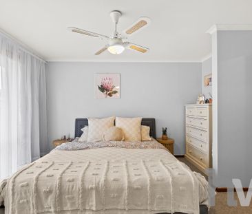 Beautiful 3 Bedroom Home with Large Yard - Photo 4