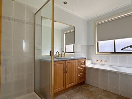 1 Park View Dr, Carnegie - Photo 2