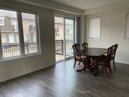 Condo Townhouse For Lease | N9235473 - Photo 2