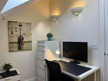 Room 2, Willowbrook, Great George Street, Godalming GU7 1EE - Photo 3