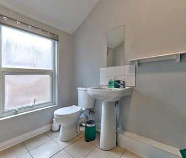 Room in a Shared House, Ashton Road, LU1 - Photo 4