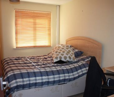 1 Bed Semi-Detached House, Abbeydale Garth, LS5 - Photo 4