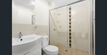 Central, Spacious & Convenient ! - Photo 5