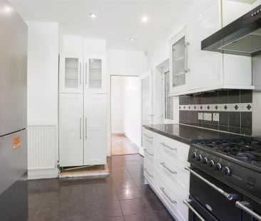 3 bedroom detached bungalow to rent - Photo 3