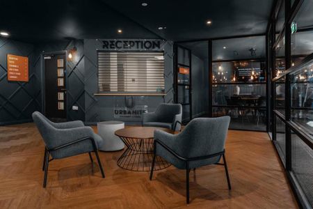 1 bedroom in a flat share to rent - Photo 2